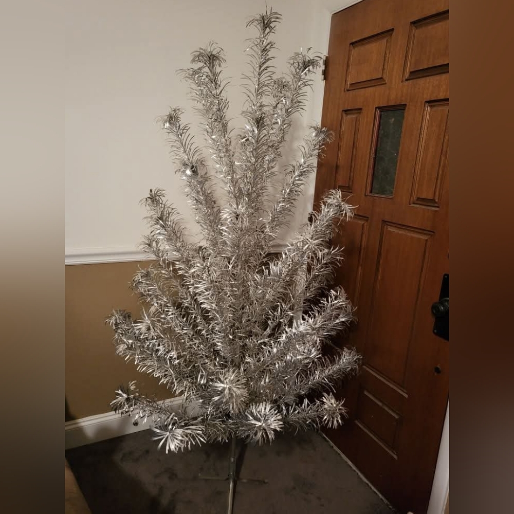 VTG 1950's Aluminum Silver Pom Pom Tree Vintage